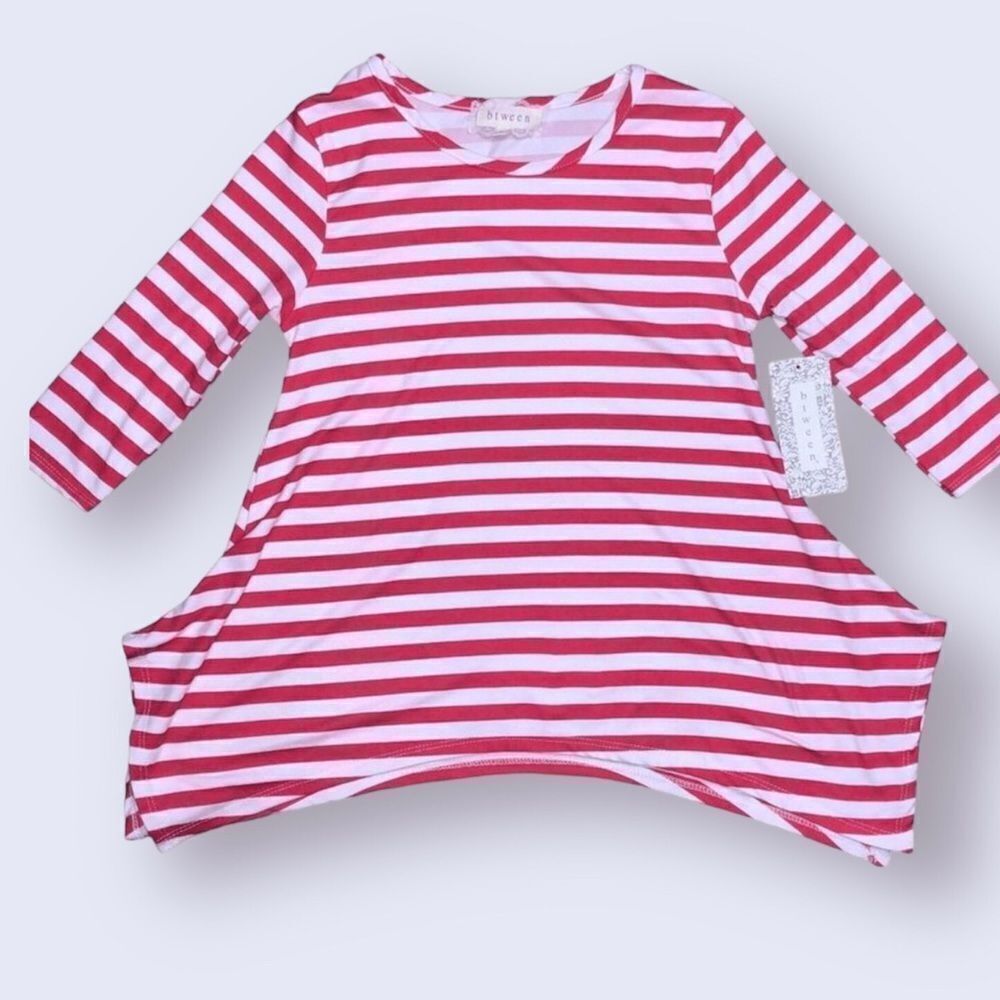 Btween Scoop Neck Asymmetric Hem Red White Stripe 3/4 Sleeve Long Top Sz Medium